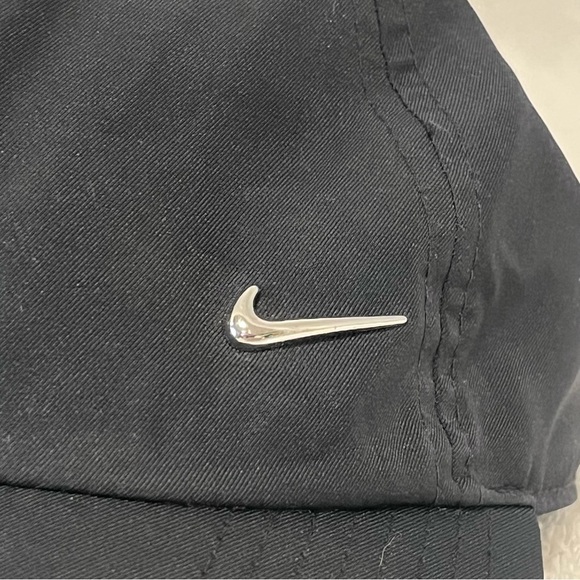 Nike Heritage 86 Adjustable Black & Metallic Silver Polyesther Ball Cap main image 14